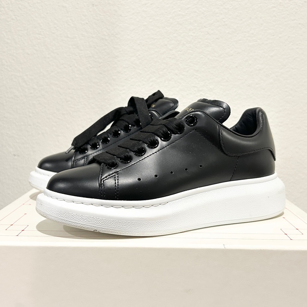 Alexander McQueen Oversized sneakers in Black, Size 36.5, New in Box